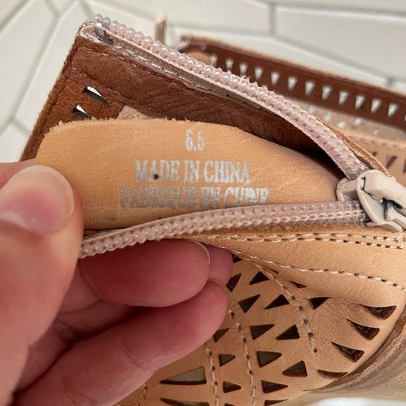 Jeffrey Campbell Rayos Tan Wedge Sandals - Picture 11 of 12